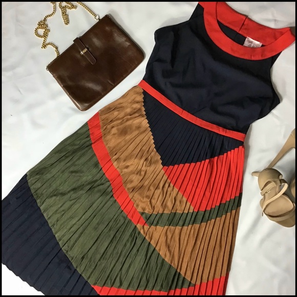 Romeo and Juliet Couture Medium Dress - Picture 2 of 8